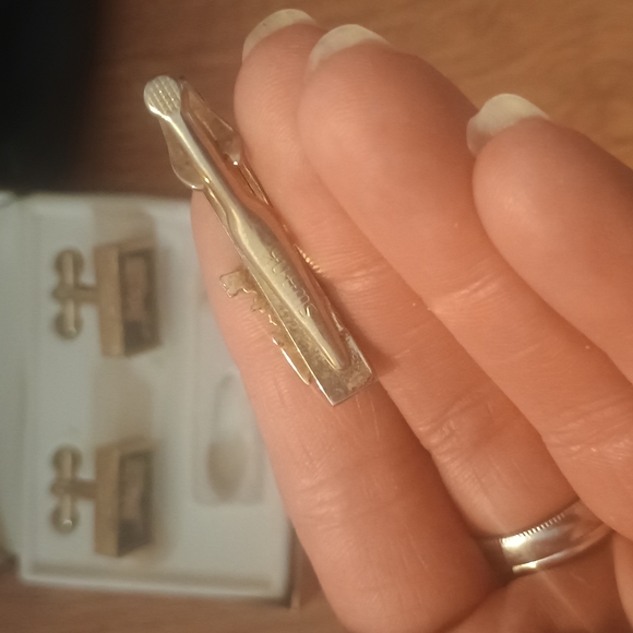 SWANK Gold and Black Architectural Cuff Links - Picture 4 of 11